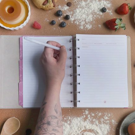Chegou o dia! O caderno de receitas do Meu Apartamentinho está disponível.